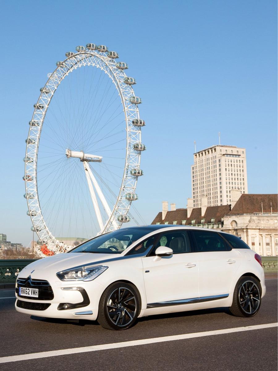  Citroen DS5 Hybrid4 2012 года  (фото 2 из 3)